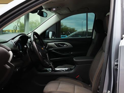 Used 2021 Chevrolet Traverse LT FWD image 40