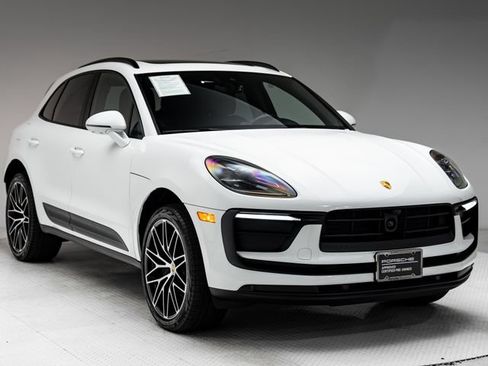 Certified 2026 Porsche Macan AWD/4WD image 34