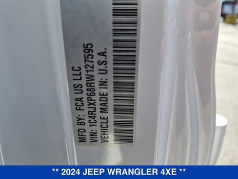 Used 2024 Jeep Wrangler Unlimited Sahara w/ Technology Group AWD/4WD image 33