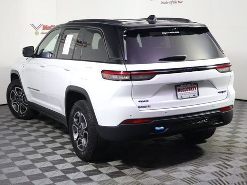 Used 2023 Jeep Grand Cherokee Trailhawk w/ Advanced Protech Group II AWD/4WD image 17