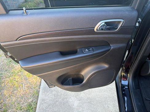 Used 2018 Jeep Grand Cherokee Altitude image 29