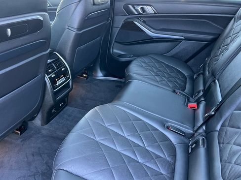 Used 2025 BMW X7 xDrive40i w/ Climate Comfort Package image 14
