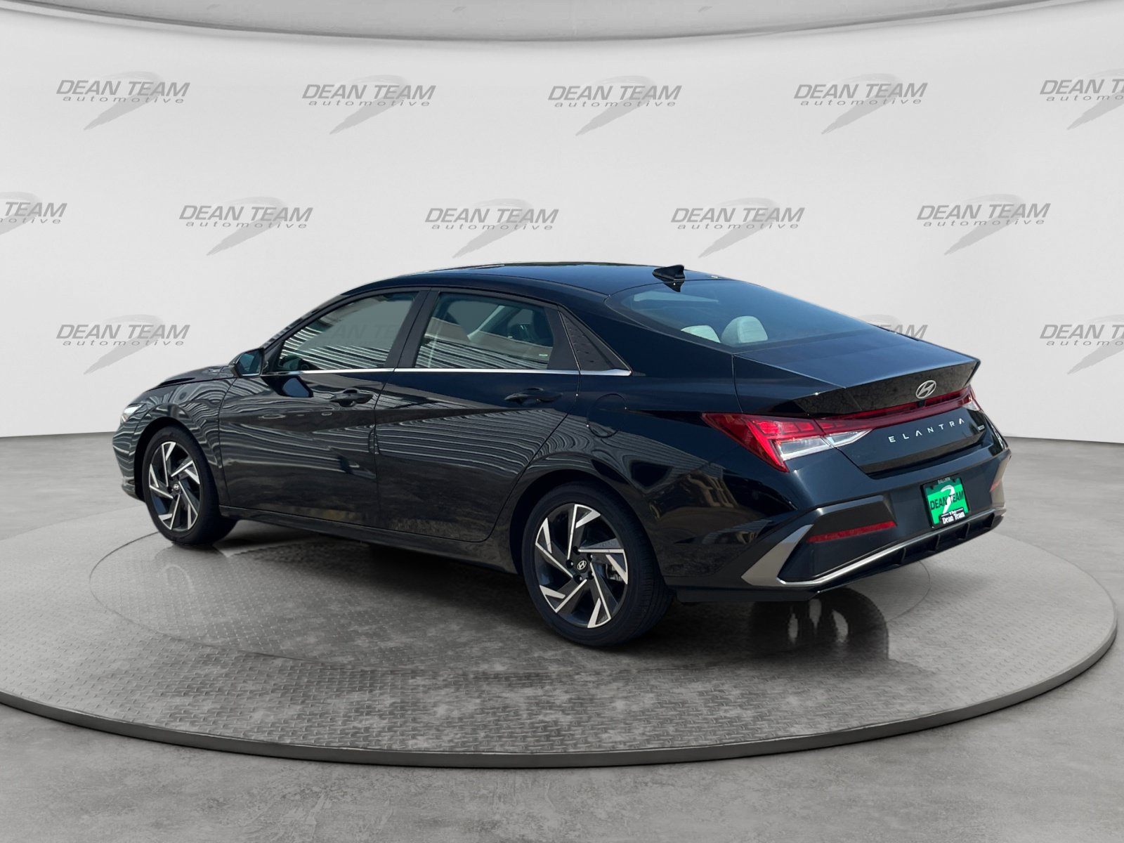 Used 2025 Hyundai Elantra Limited FWD image 5