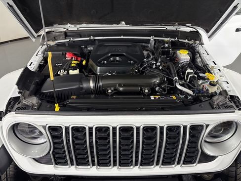 Used 2025 Jeep Wrangler Unlimited Sahara AWD/4WD image 38
