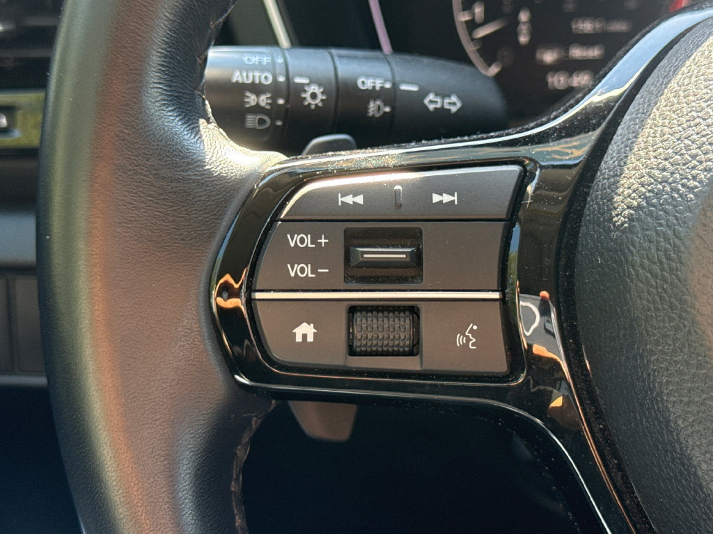 Certified 2025 Honda Pilot Touring image 30