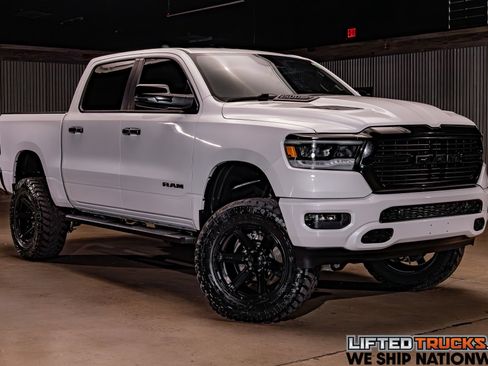 Used 2024 RAM 1500 Laramie AWD/4WD image 1