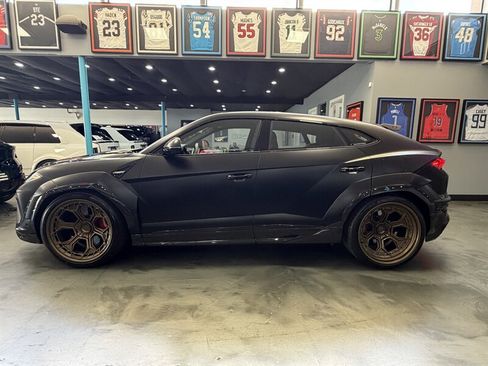 Used 2025 Lamborghini Urus SE AWD/4WD image 11
