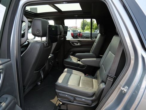 Used 2021 Chevrolet Tahoe Z71 w/ Z71 Off-Road Package AWD/4WD image 19
