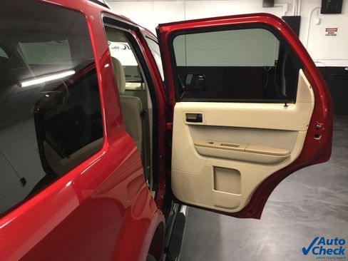 Used 2011 Ford Escape XLT image 38