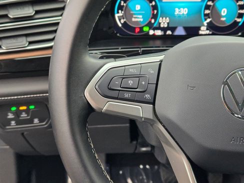 Used 2025 Volkswagen Atlas SE image 30