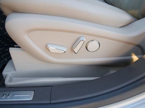 Used 2021 Lincoln Nautilus FWD w/ Equipment Group 101A image 16