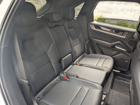 Used 2025 Porsche Cayenne E-Hybrid image 25