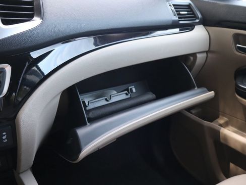 Used 2016 Honda Pilot Touring image 40