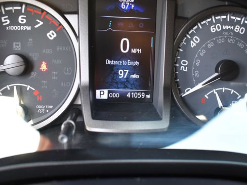 Used 2022 Toyota Tacoma TRD Off-Road w/ Technology Package image 25