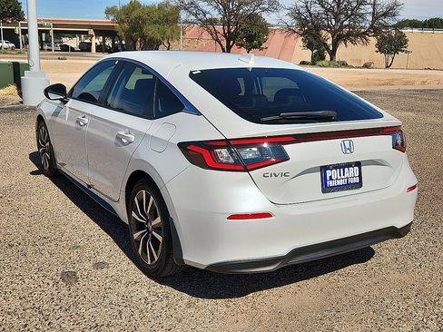 Used 2024 Honda Civic EX-L image 2
