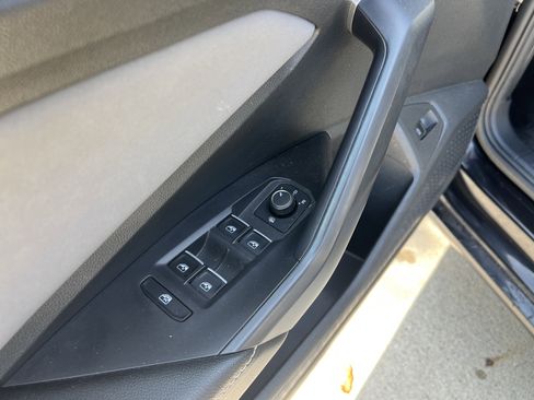 Used 2025 Volkswagen Jetta SE FWD image 14