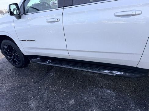 Used 2023 Chevrolet Suburban LT w/ Luxury Package image 10