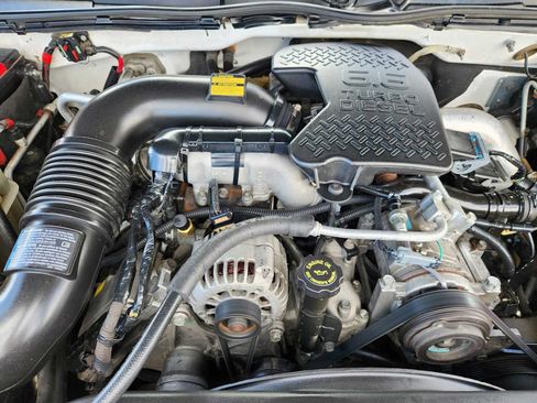 Used 2005 Chevrolet Silverado 3500 4x4 Regular Cab w/ Heavy-Duty Power Package image 15