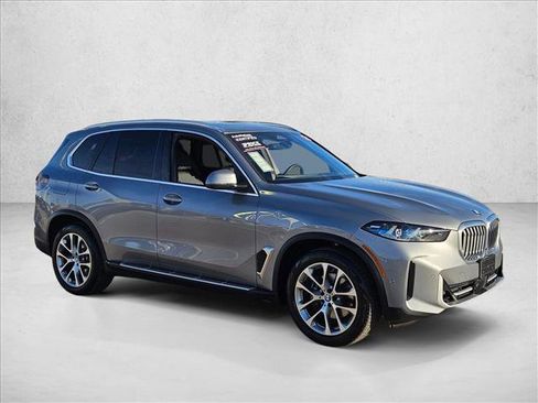 Used 2025 BMW X5 xDrive40i AWD/4WD image 3