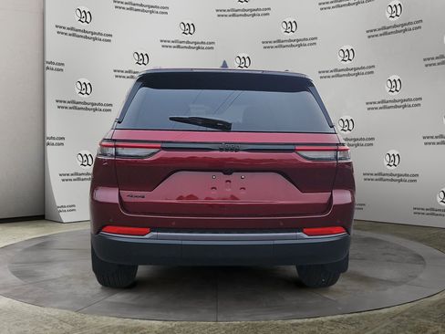 New 2026 Jeep Grand Cherokee Altitude image 4