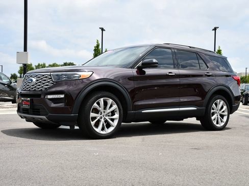 Used 2023 Ford Explorer Platinum w/ Technology Package AWD/4WD image 3