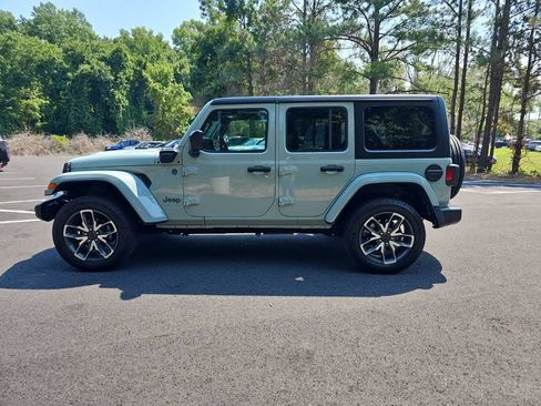 Used 2024 Jeep Wrangler Unlimited w/ Convenience Group AWD/4WD image 8