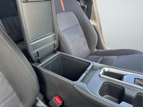Certified 2025 Nissan Sentra SR FWD image 34