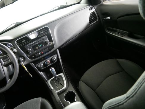 Used 2011 Chrysler 200 LX FWD image 11