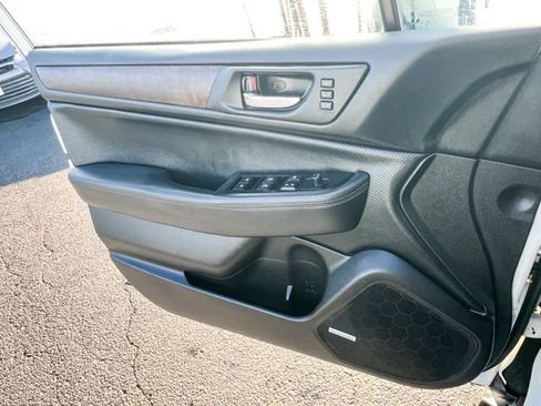 Used 2017 Subaru Outback 2.5i Limited image 17
