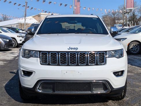 Used 2018 Jeep Grand Cherokee Limited image 3