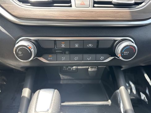 Used 2023 Nissan Altima 2.5 SV image 18