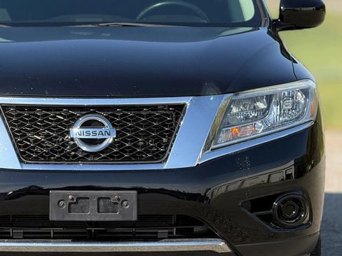 Used 2013 Nissan Pathfinder SV AWD/4WD image 12