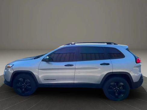 Used 2017 Jeep Cherokee Sport AWD/4WD image 9