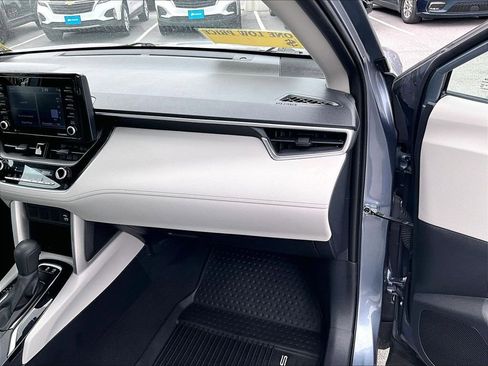 Used 2022 Toyota Corolla Cross L image 13