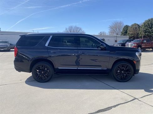 Used 2023 GMC Yukon SLT w/ SLT Premium Package image 5