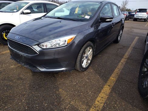 Used 2016 Ford Focus SE image 1