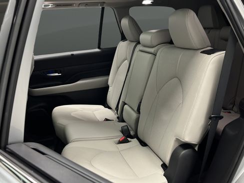 Used 2024 Toyota Grand Highlander AWD Hybrid image 24