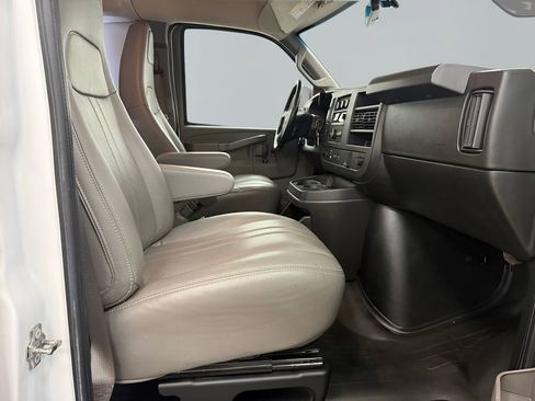 Used 2023 Chevrolet Express 3500 w/ Driver Convenience Package RWD image 12