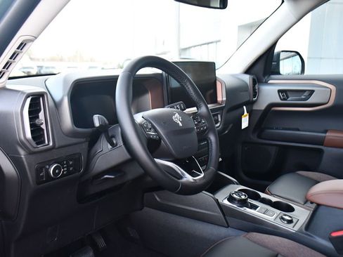 Used 2025 Ford Bronco Sport Outer Banks AWD/4WD image 11