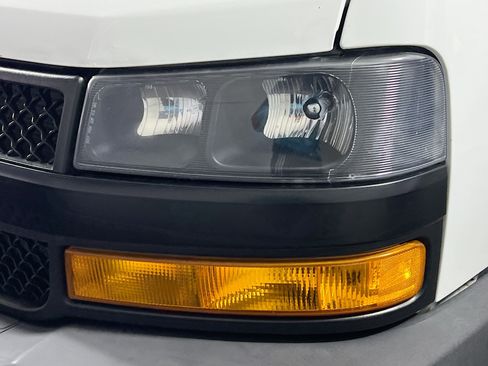 Used 2019 Chevrolet Express 2500 w/ Driver Convenience Package image 11