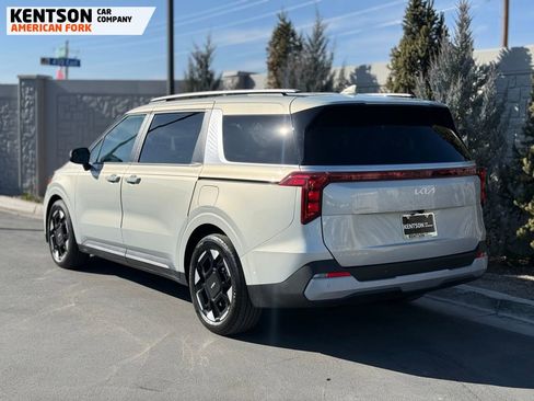 Used 2025 Kia Carnival EX image 6