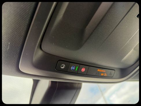 Used 2021 Chevrolet Suburban 2WD image 35