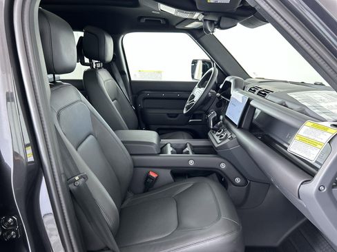 New 2025 Land Rover Defender 130 X-Dynamic SE image 33