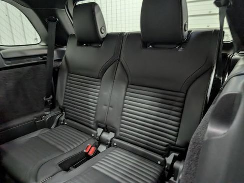 Used 2025 Land Rover Discovery Dynamic SE AWD/4WD image 11