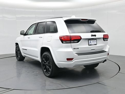 Used 2021 Jeep Grand Cherokee Laredo X AWD/4WD image 5