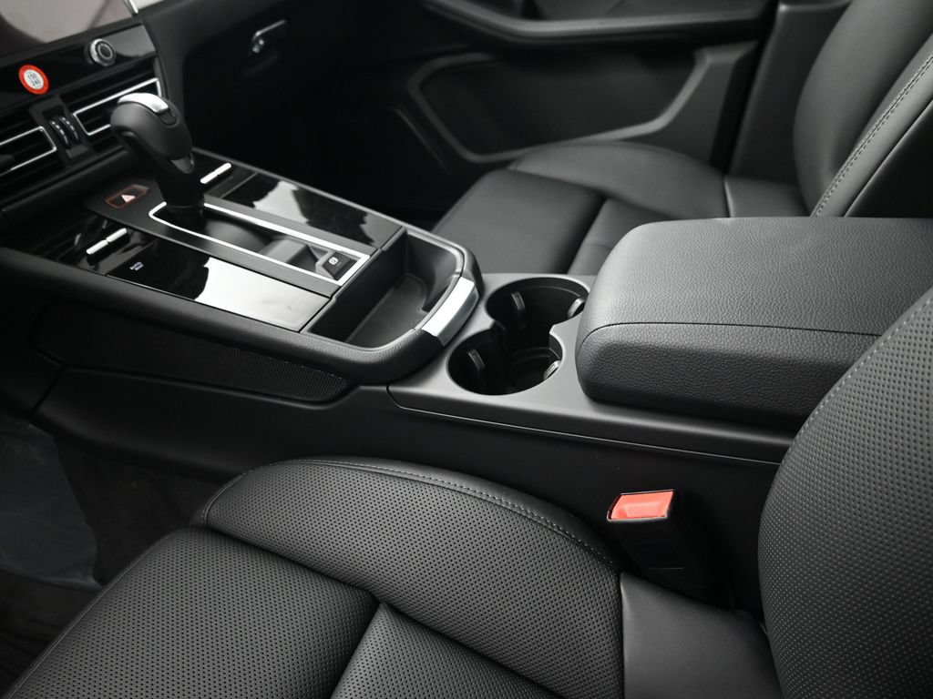 Certified 2026 Porsche Macan AWD/4WD image 22