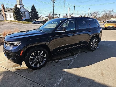 Used 2024 Jeep Grand Cherokee Overland AWD/4WD image 12