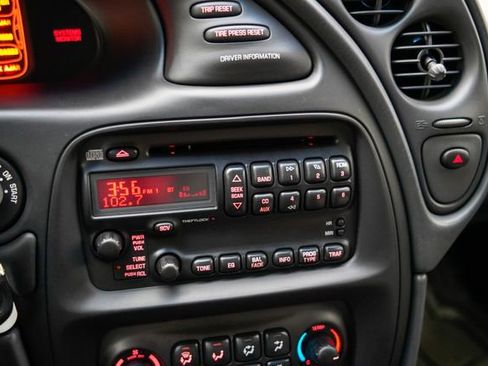 Used 2004 Pontiac Bonneville SE image 19