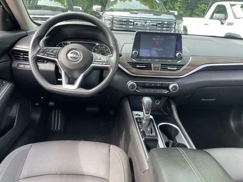 Used 2024 Nissan Altima 2.5 SV FWD image 17