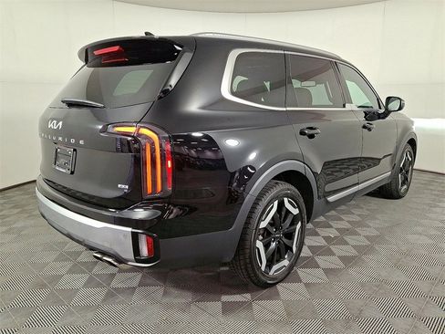 Used 2023 Kia Telluride EX w/ EX Captain's Chair Package image 10